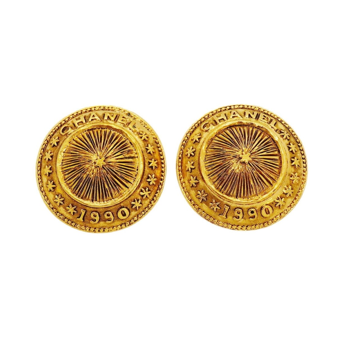 Chanel Earrings, Circle Design, GP Plated Gold, Women's: --- Catalog ---Category: SizeSize (HxWxD): 31.60mm x 31.50mm / 1.24'' x 1.24''Category: DesignType: Clip earringsColor: GoldGender: WomenMaterial: Gold platingCategory: GeneralBrand: Chanel--- Item Li