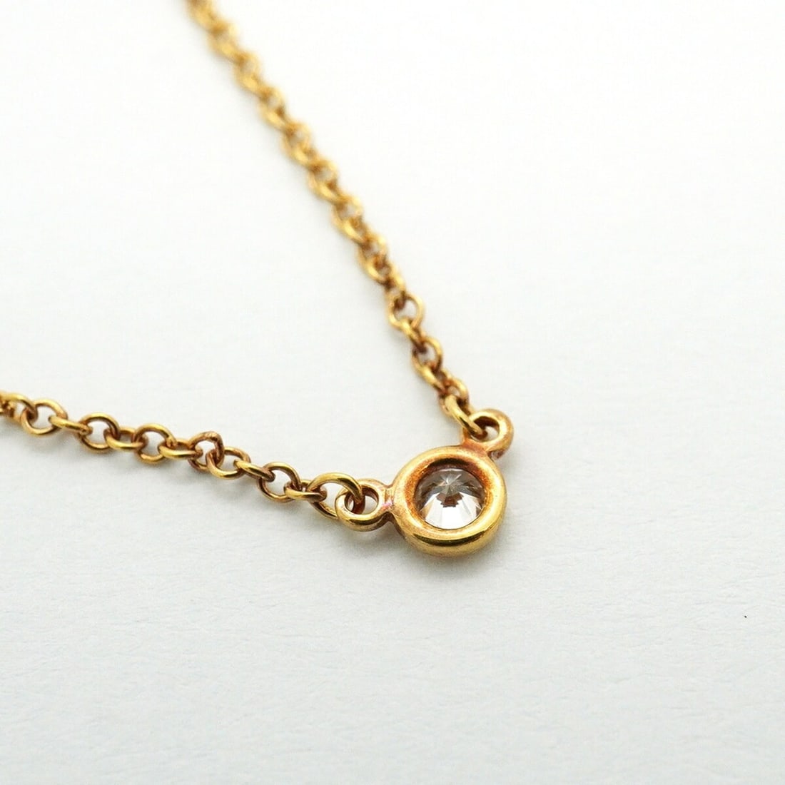Tiffany & Co. By the Yard Necklace, 1PD (18K Yellow Gold) Diamond, Women's: --- Catalog ---Category: SizePendant Size: 3.5mm x 3.2mm / 0.13'' x 0.12''Neck Circumference: 40.5 cm / 15.94''Category: DesignStone: DiamondGender: WomenMaterial: Yellow gold (18K)Necklace Type: Neck