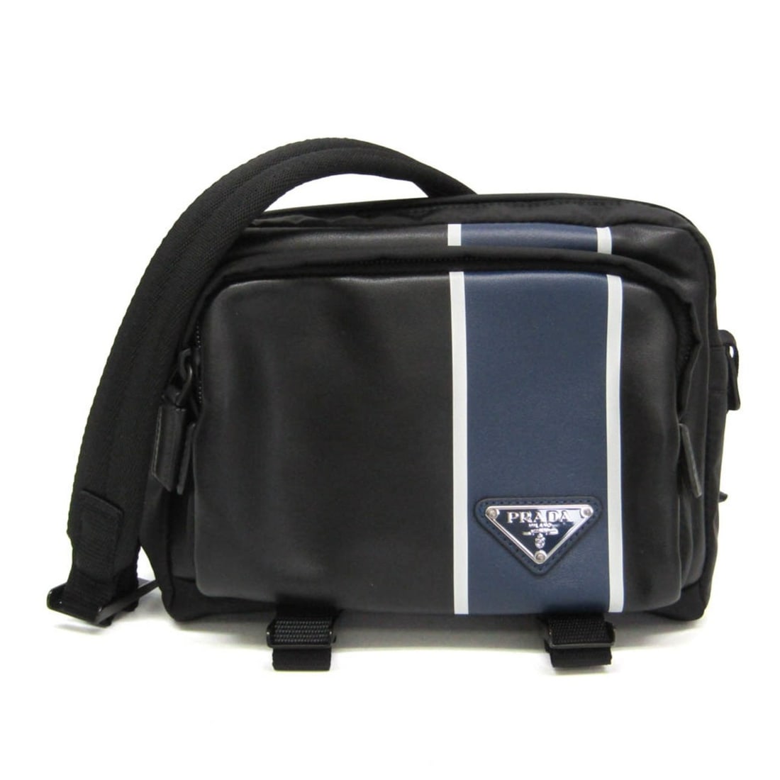 Prada Triangle Logo Small Crossbody Bag Men's Nylon,Leather Shoulder Bag Black,Blue: --- Catalog ---Category: SizeSize (HxWxD): 17cm x 21cm x 5cm / 6.69'' x 8.26'' x 1.96''Strap Length: 90cm - 138cm / 35.43'' - 54.33''Category: DesignType: Shoulder bagColor: Black, BlueGender: MenClos