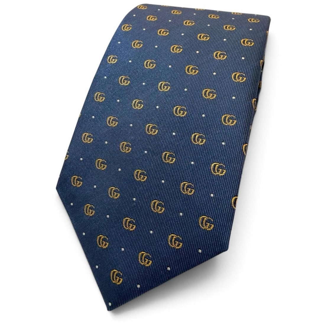 GUCCI 699659 100% Silk Double G Polka Dot 7cm Tie Navy Made in Italy Authentic Men's Business: --- Catalog ---Category: SizeWidth: 7cm / 2.75''Total Length: 148cm / 58.26''Category: DesignType: CravatColor: NavyGender: MenMaterial: Silk , Cupro Category: GeneralMPN: 699659Brand: GucciCountry of