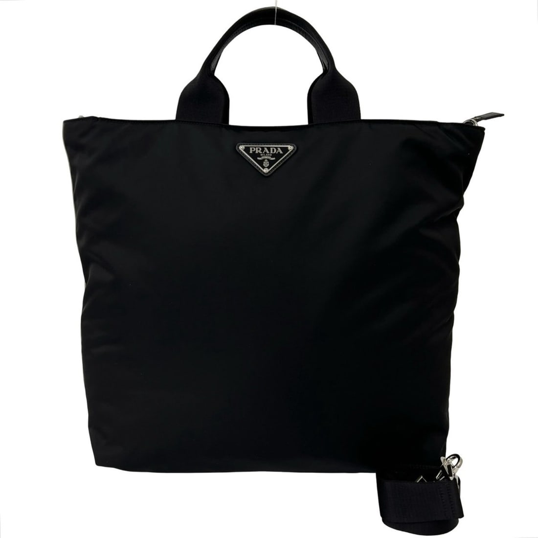 PRADA Re-Nylon Tote Bag, adidas Collaboration, Nylon Leather, 2-way Shoulder Bag/Handbag, Black,: --- Catalog ---Category: SizeSize (HxWxD): 40cm x 50.5cm x 16.5cm / 15.74'' x 19.88'' x 6.49''Category: DesignType: Handbag, Shoulder bag, Tote bagColor: Black, WhiteGender: WomenMaterial: Nylon , Lea
