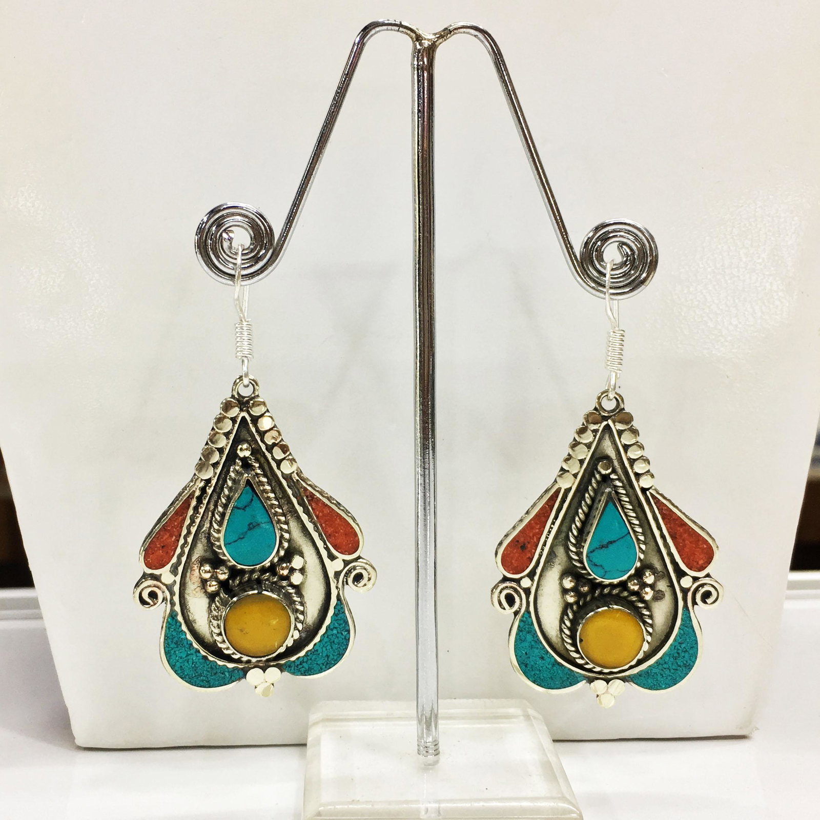 Antique Traditional Amber Choker Earring: Tibetan Handmade Ethnic Earrings Main Stone: Turquoise, Coral & Lapis Metal: Tibetan Silver Material: Stone Brand: Handmade Style: Bohemian Ethnic Origin: Tibetan Country/Region of Manufacture: Nepal