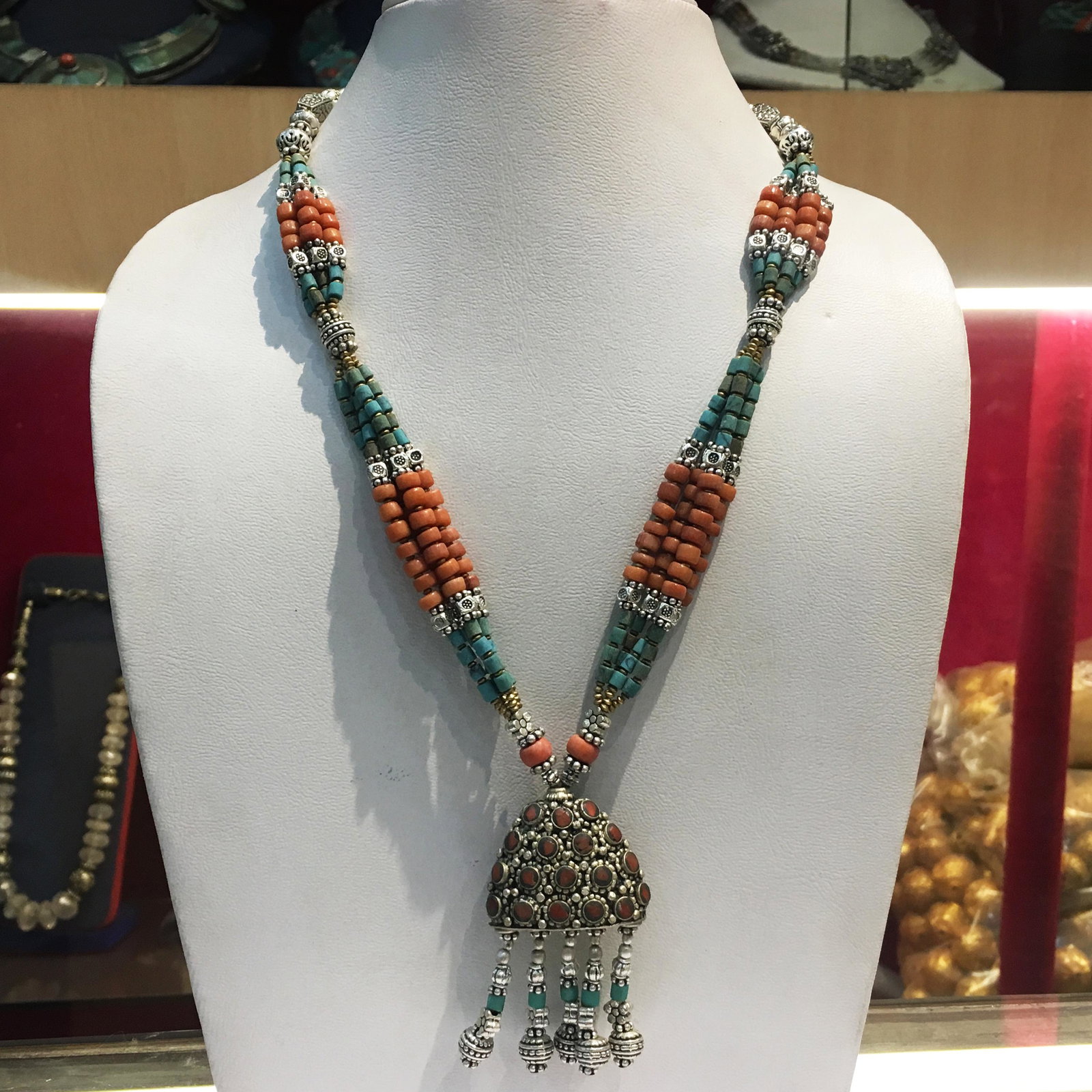 Natural Old Taiwani Coral Beaded Necklace: Natural Old Turquoise & Coral NecklaceWeight: 51 Gram ApproxGemstones: Natural Turquoise & CoralGemstone Orgin: Coral from Taiwan & Turquoise from AfghanistanBrand: HandmadeNecklace Length: 18” Appr