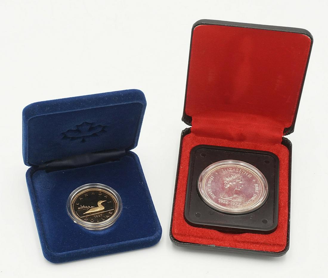 Two 1 dollar coins Canada (1 of 5)