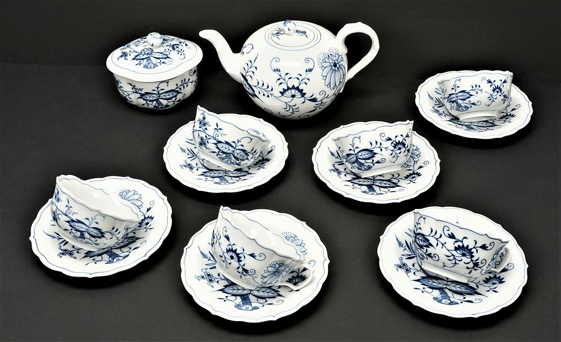 Meissen tea service for five persons with onion pattern (1 of 5)