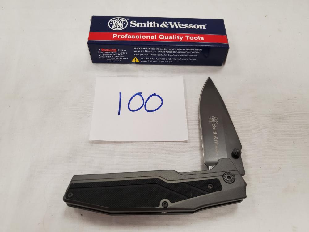 Smith and Wesson, pocket knife, Gray & Black New in Box: Black and Gray