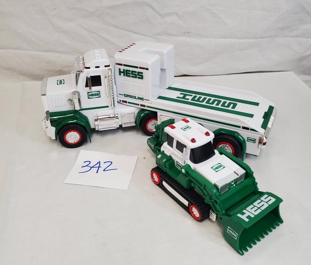 Hess Toy Truck and tractor w/ box: w/ real lights and sound