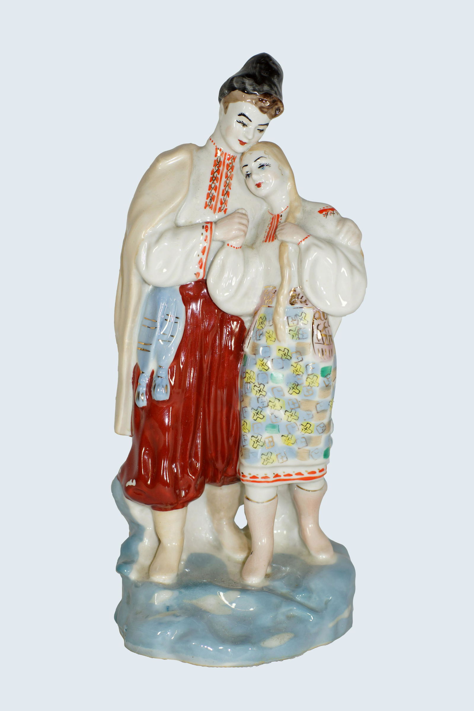 Vintage Russian Soviet Porcelain Figurine: Vintage Russian Soviet Porcelain Figure of a Ukrainian Young Couple in Love in National Clothing. Size H 11" x 5".