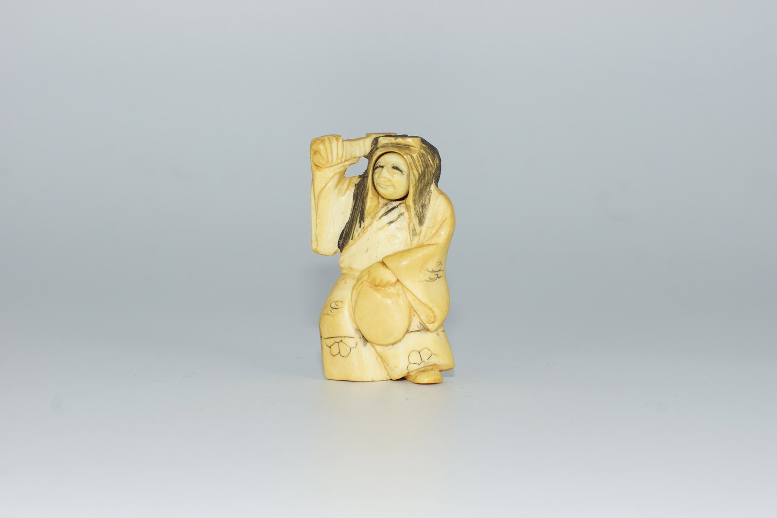 Antique Japanese Netsuke Man with Axe: Antique or Vintage Japanese Carved Netsuke Figurine of a Man with Axe. Size 2".