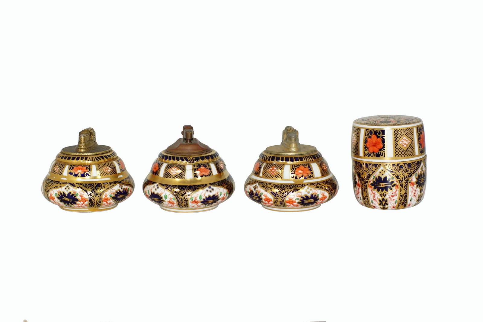 A GROUP OF ROYAL CROWN DERBY IMARI TABLE LIGHTER: Three the same vintage porcelain Royal Crown Derby 1128 Old Imari table cigarette lighters, one porcelain Royal Crown Derby cigarette lighter jar with lid Old Imari style, lid can be used as ashtray.