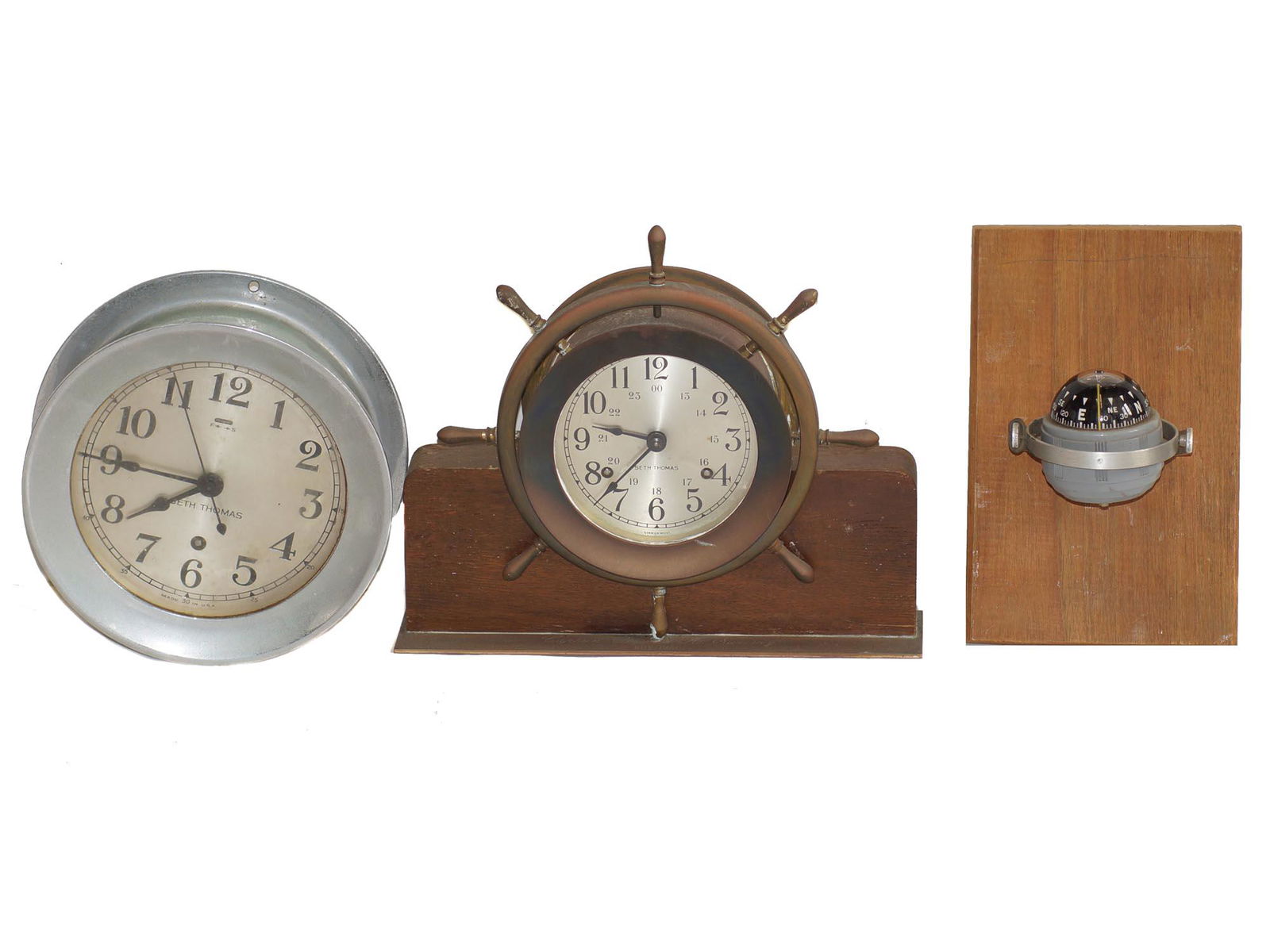 A GROUP OF VINTAGE SETH THOMAS SHIP CLOCK: Two rare vintage Seth Thomas ship clocks and one vintage Airguide mobile compass. All made in USA. Circa 1950 - 1970 Dimensions: Smallest: 3.5 x 3.5 in. Largest 9 x 10.5 in.