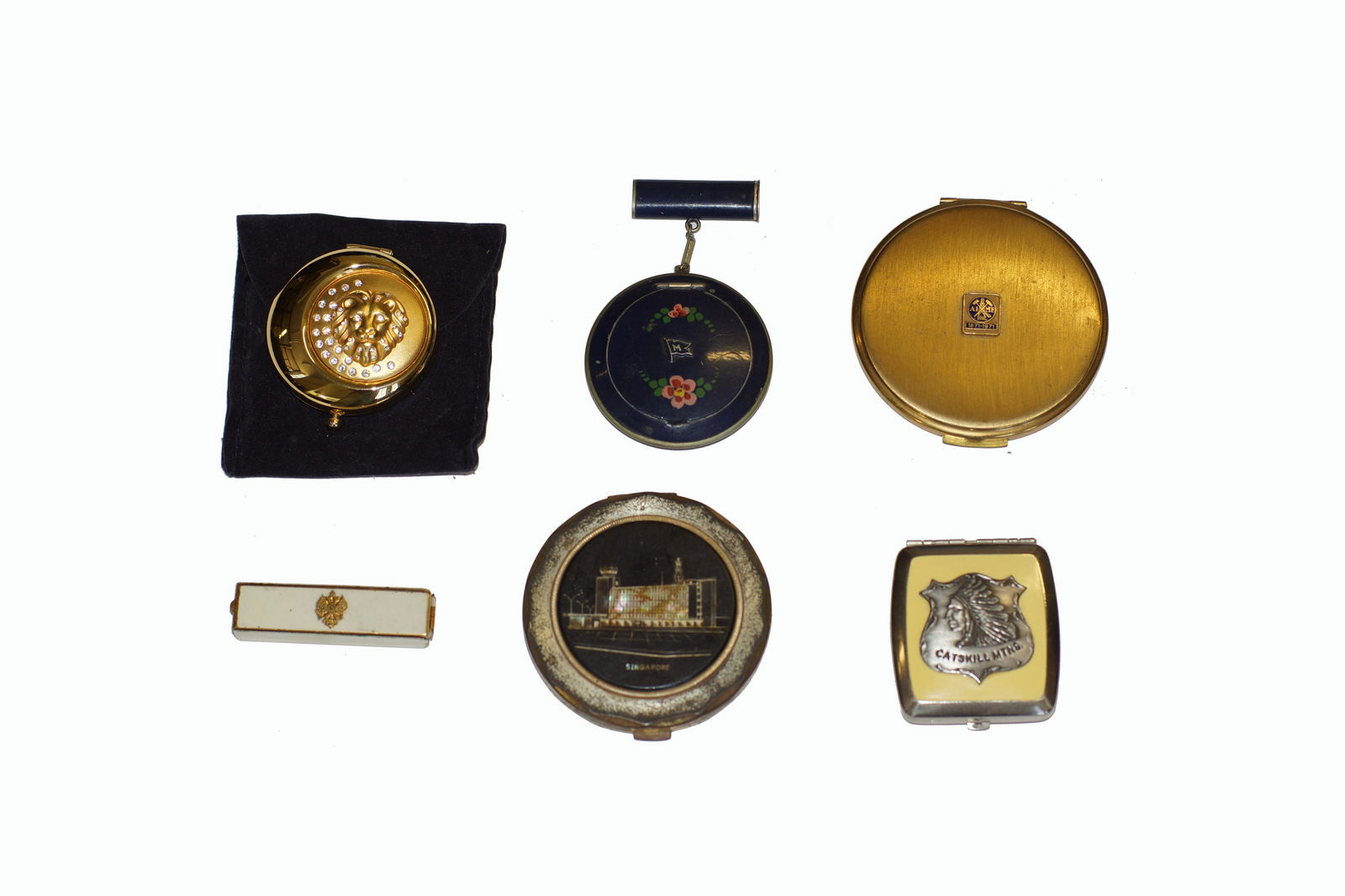 A GROUP OF VINTAGE WOMEN POWDER COMPACT CASES: A very rare antique Russian enameled eye brush compact by Anna Pavlova, Paris. Vintage LEO Estee Lauder powder compact. Vintage R&G Co. dark blue enamel rouge powder compact with lipstick case 1930's.