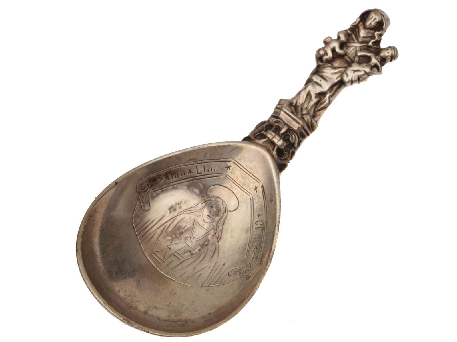 A NORWEGIAN SILVER BARTISMAL SPOON LATE 19TH C: A baptismal spoon by David Andersen of Oslo. Decorated with an engraved image of the Mother of God and a relief handle in the form of the Mother of God with the baby Jesus in her right arm and angel's
