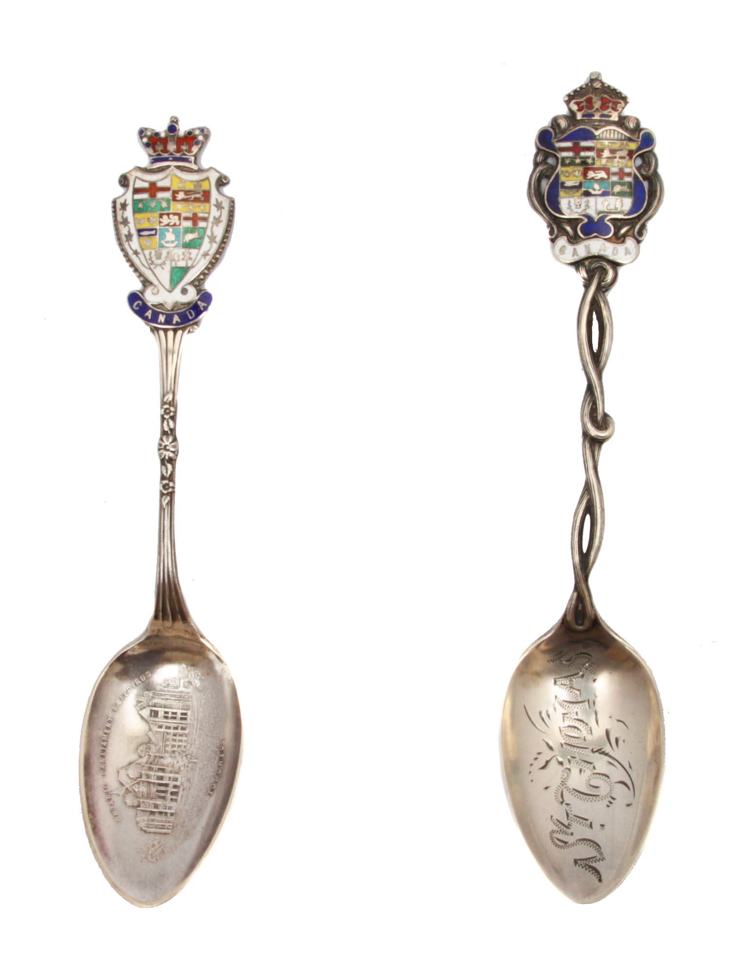A LOT OF TWO ANTIQUE SILVER SOUVENIR SPOON: A set of rare antique sterling silver collectors souvenir spoons, commemorating Canada. Circa early 20th century. Total weight 40 g. Dimensions: Smallest: 5 3/8 in.Largest: 5 5/8 in.