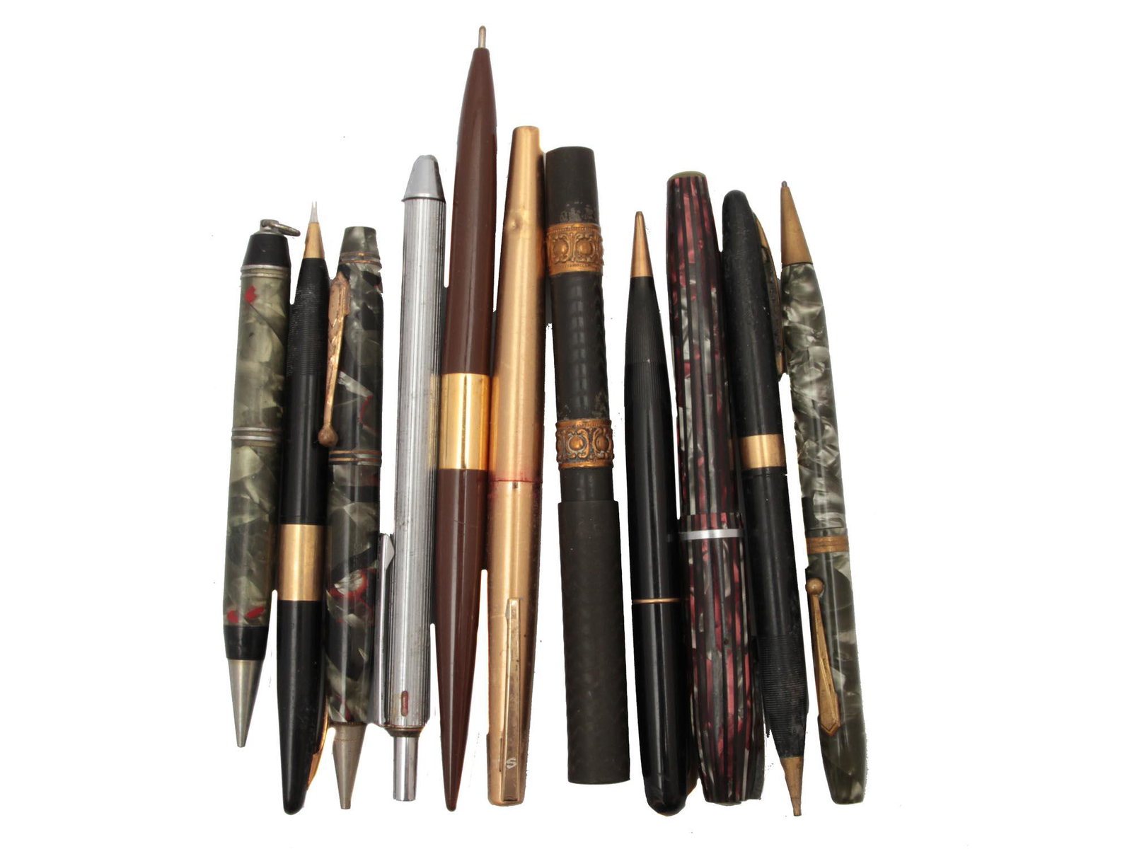 A LOT OF 11 VINTAGE FOUNTAIN PENS AND PENCILS: This lot includes some rare finds:The Regal fountain pen, 14K gold nib.Everlast and Sheaffer fountain pens, Autopoint patd black and gold-tone mechanical pencils, Pilot pen, etc. Dimensions: Smallest: