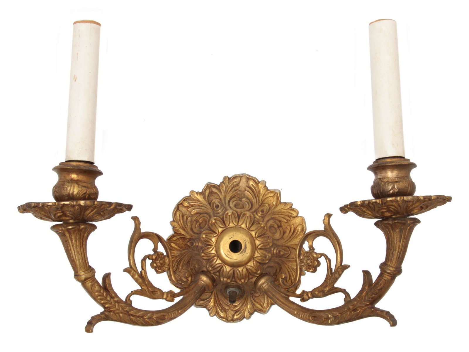 AN ANTIQUE VICTORIAN BRASS WALL SCONCE: A 19th century Victorian brass wall sconce, were converted to electrical lamp. Dimensions: 9 x 12 in.
