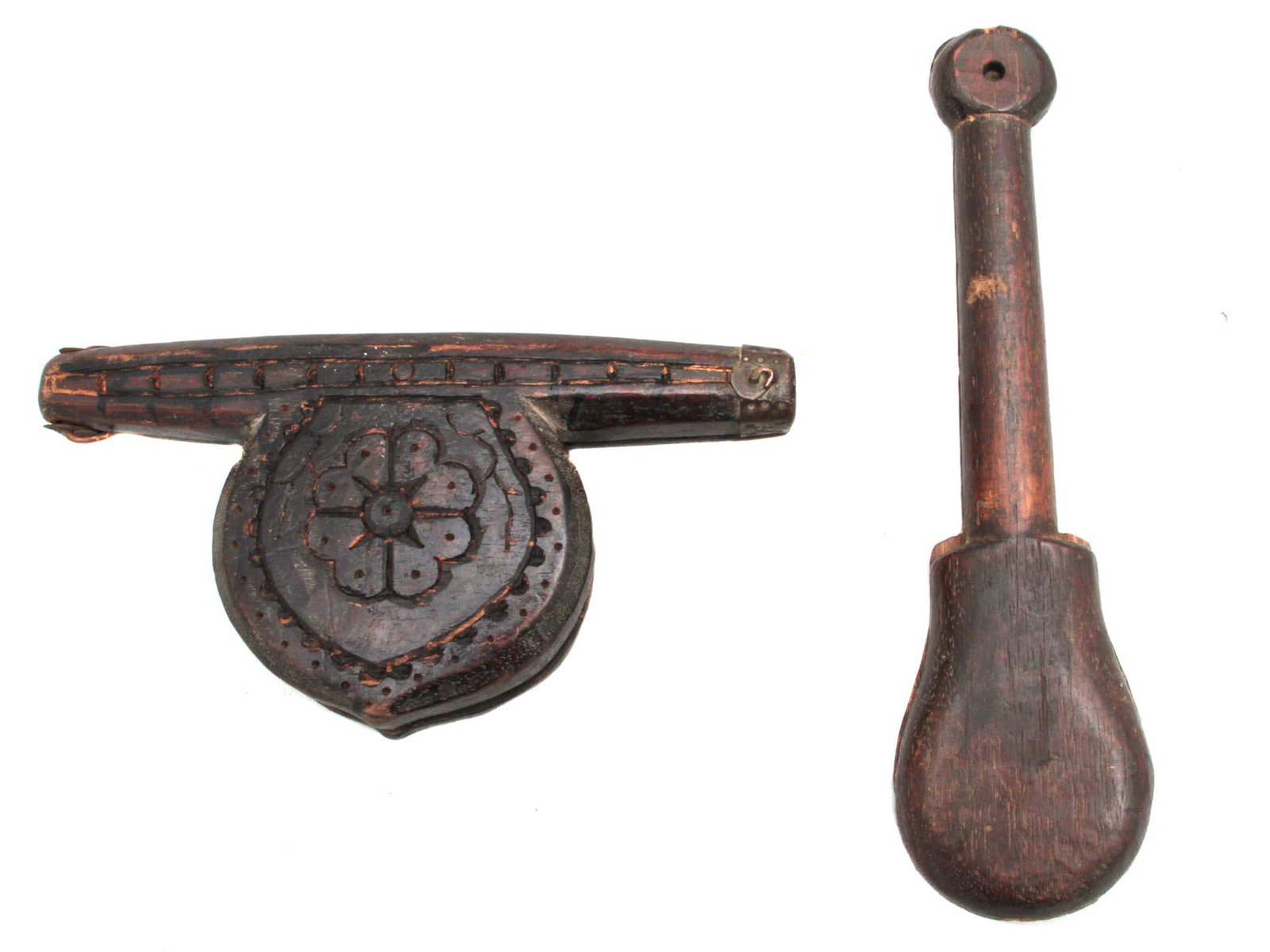 Set of 2 Hand made Wooden Scales Swat Valley, Pakistan: Vintage Wooden Manual Scale functional and 2nd is empty as cover with engraved birds from Swat Valley well know place for Wooden art. Condition: Very Good. Dimensions: L: 7.6" | L:8.1"