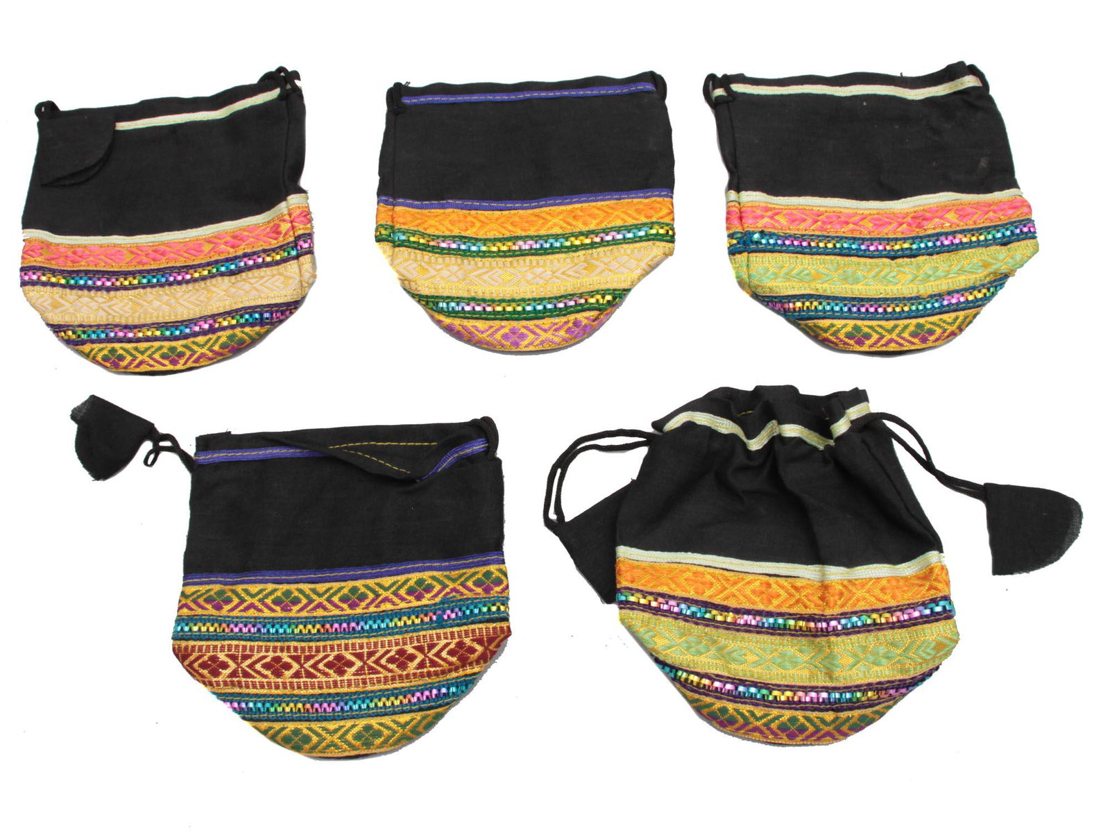 Set of 5 Gift Pouches Balochistan, Pakistan: Gift pouches from Pakistan Dimensions: All L: 5"