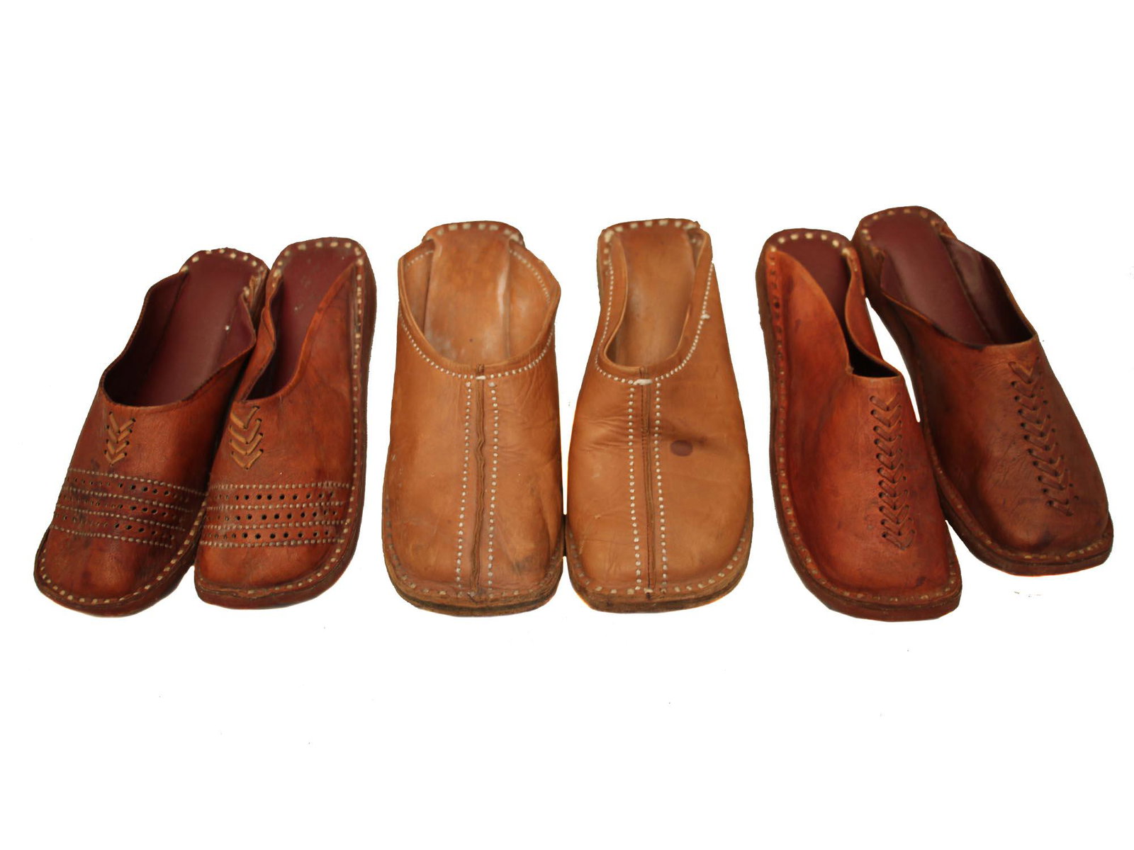 pair of 3 leather sandals from Pakistan: Leather sandals with design on top Dimensions: large Size: 8