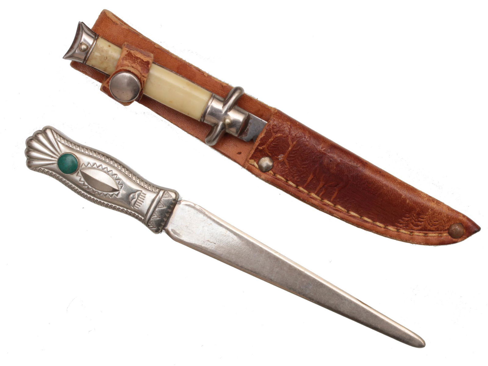 A PAIR OF VINTAGE SOUVENIR KNIVES: This lot includes a vintage Colonial Prov. USA knife, with a brown leather sheath, it has the Sequoia National Park marked on the lather. The second knife is a Native American replica sword beautifull