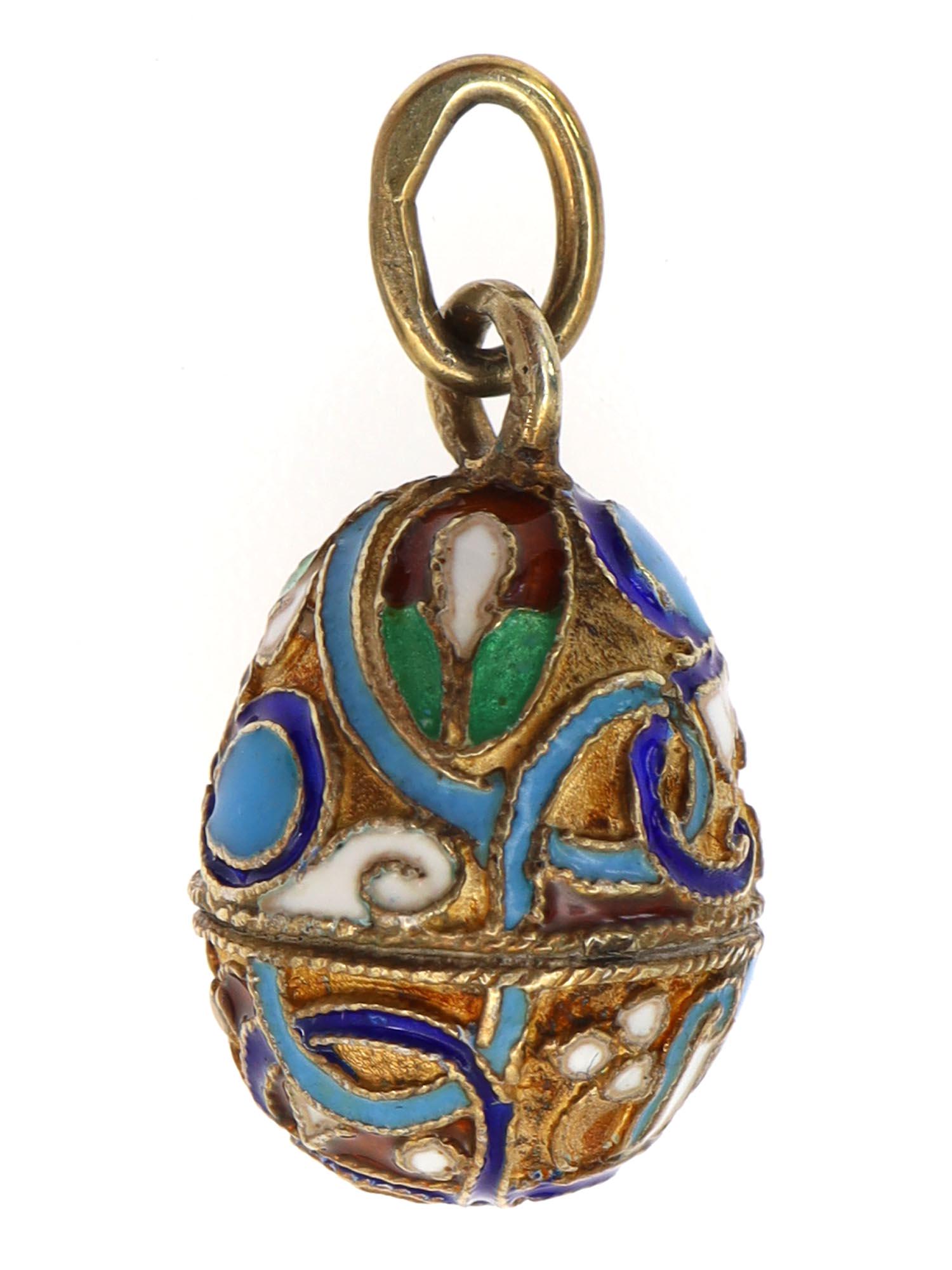 A RUSSIAN GILT SILVER CLOISONNE ENAMEL PENDANT: A Russian gilt-silver easter egg pendant. The pendant is decorated with polychrome enamel on filigree. On the loop, there is a mark of 84 silver standard and the master stamp with the initials AT. Tot