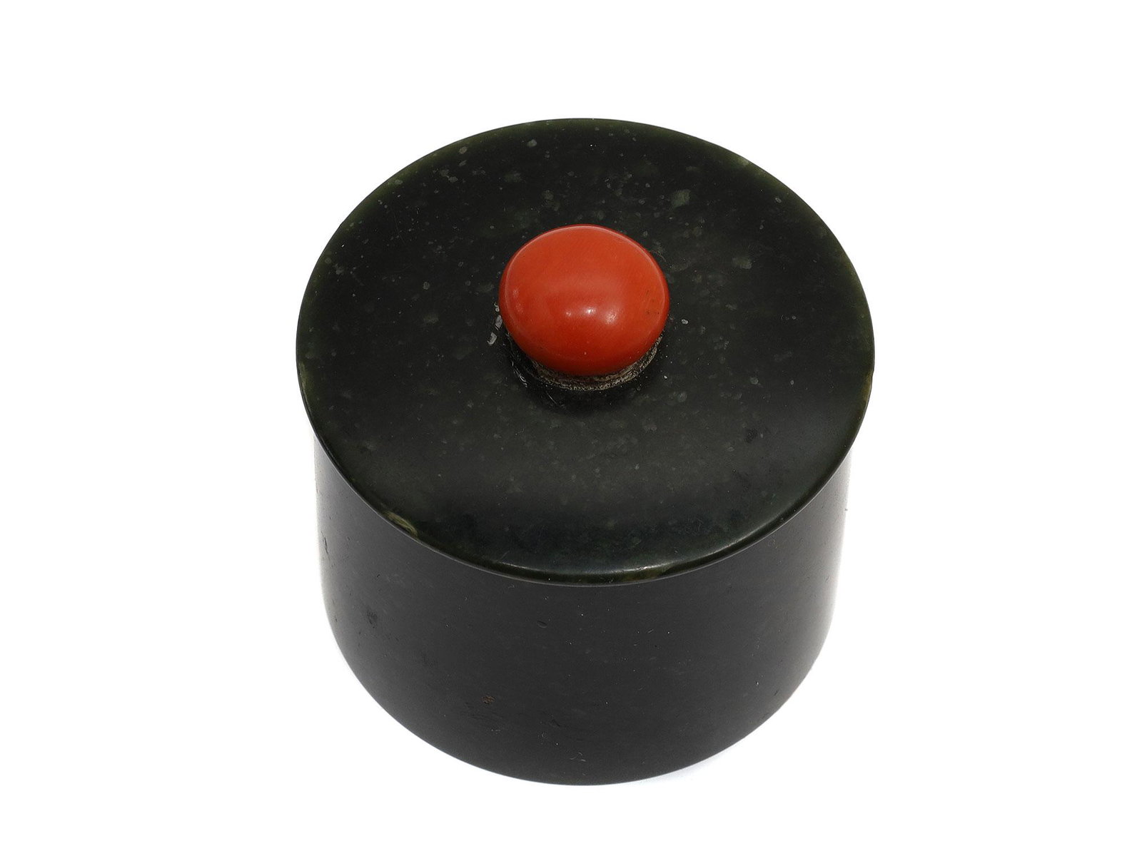 AN ANTIQUE CHINESE JADE WITH CORAL TRINKET BOX: A small antique Chinese round trinket box, carved from jade, with coral round handle. Early 20th century. Dimensions: H: 2 in. (5 cm.)