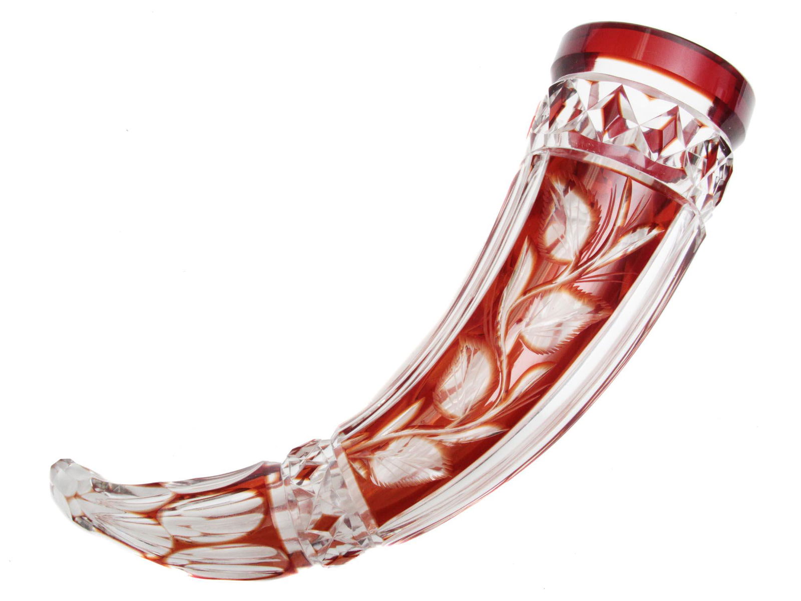 A SOVIET CUT CRYSTAL GLASS IN THE SHAPE OF HORN: A fine Soviet cut-crystal wine glass in the shape of horn. Made in the form of a cornucopia of transparent and reddish crystal with carvings in the form of diamonds and flower stems. Good condition, n