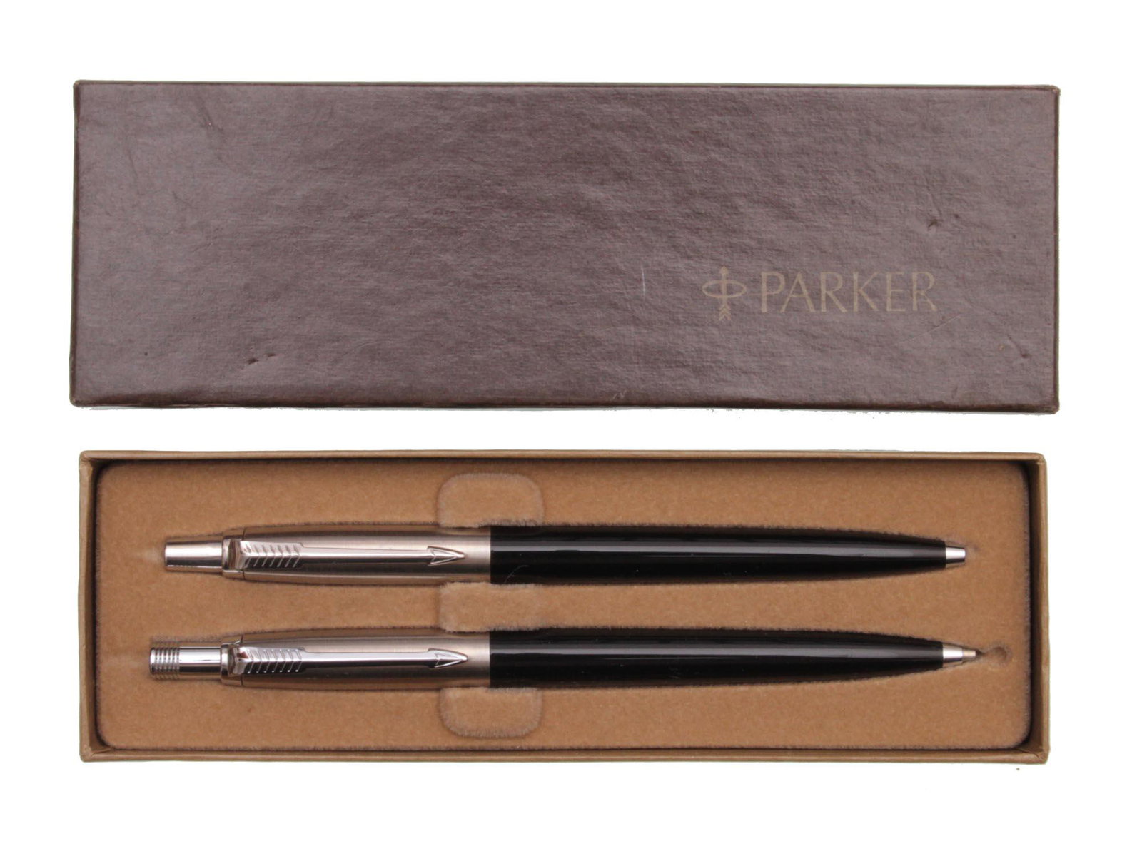 A PAIR OF VINTAGE PARKER BALLPOINT PENS: This is a set of two Parker ballpoint pens model UI, in silver and black tones with the original box. Circa 20th century. Dimensions: Smaller: 5 in.Larger: 5 1/4 in.