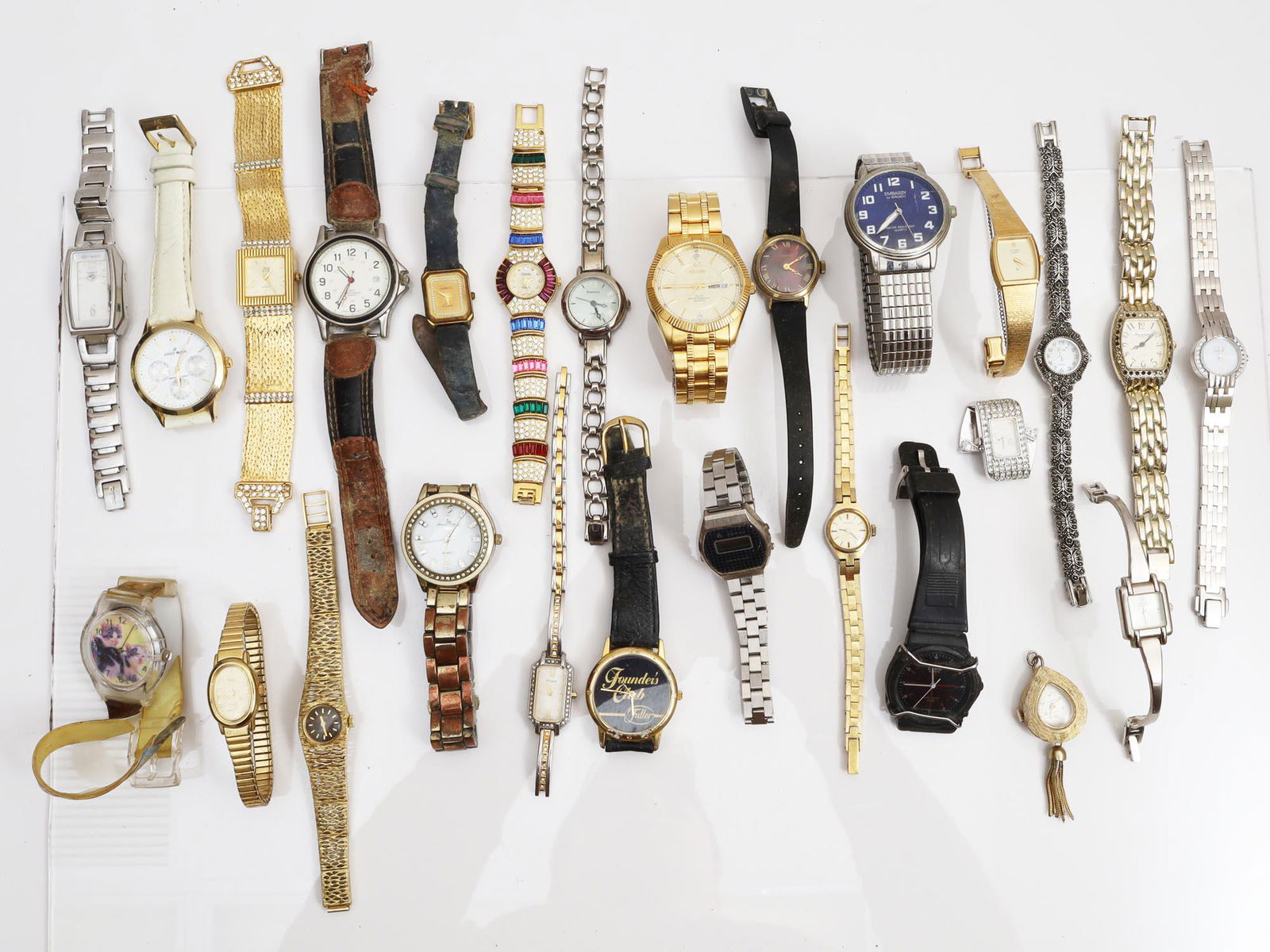 A LOT OF 26 VINTAGE ASSORTED WRIST WATCHES: This is a lot of Collectible wrist watches for men and women, some of the manufacturing companies are: Anne Klein, CASIO, Citizen, Elgin, Gruen, Nolan Miller, SANYO, Rumours, Timex, Xanadu, among othe