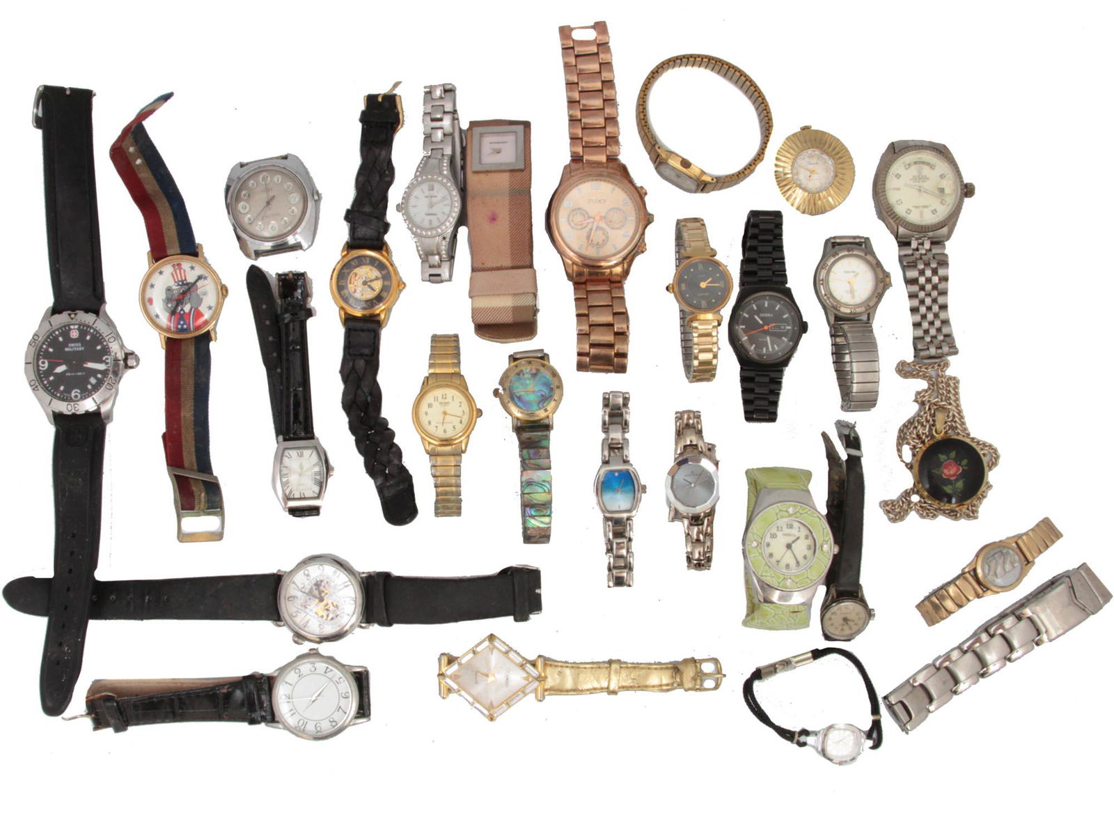 A LOT OF 25 VINTAGE ASSORTED WATCHES: This is a lot of Collectible wristwatches for men and women, some of the manufacturing companies are: Badavici, Belair, Infinity, Geneva, FOSSIL, Parisette, Relic, Sharp, Stuhrling Original, Studio Ti