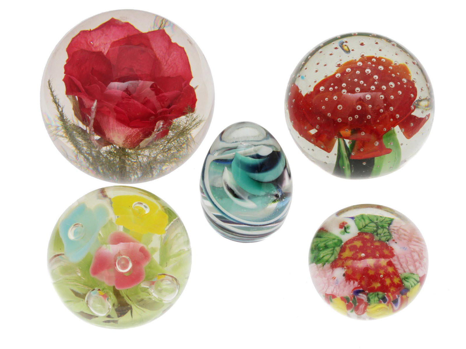 A 5 VINTAGE ART GLASS PAPERWEIGHTS HAFOD GRANGE: A set of five beautiful vintage art glass paperweights, decorated inside with flowers and nature motifs. The first one is Red Rose by Hafod Grange Paperweight with a green and gold label on the bottom