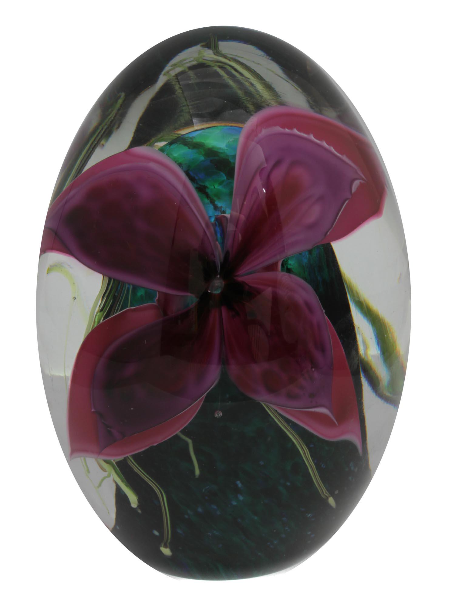 A VINTAGE GLASSHOUSE STUDIO ART GLASS PAPERWEIGHT: A beautiful vintage mouth-blown floral motif paperweight made by Glasshouse Studio at Seattle, Washington. Signed with the initials BO at the base and dated 1986. Numbered WSF6130 (WSF for Weight Sing