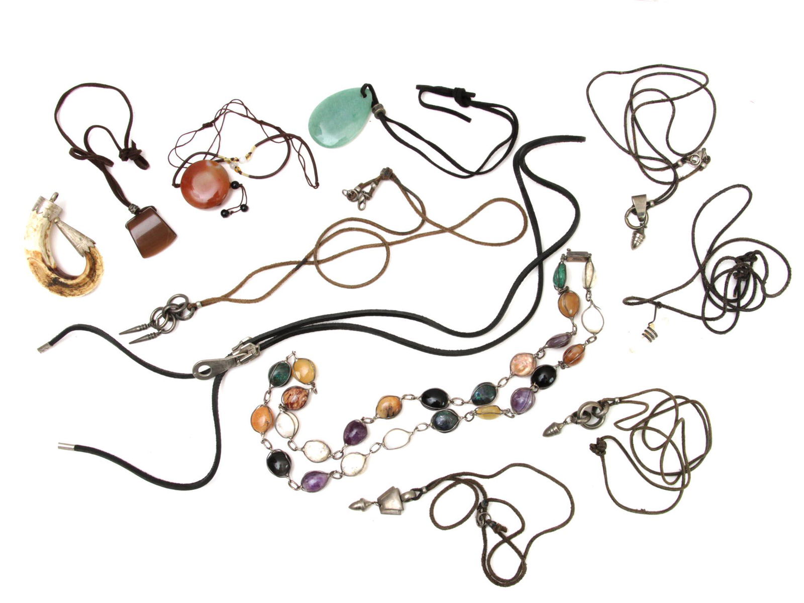 A LOT OF VINTAGE CUSTOM JEWELRY NECKLACES: This is lot of vintage necklaces. Included: a colorful handmade Mexican necklace made of natural quartz spheres and set in silver braided links, a leather necklace with a jade pendant, a beautiful nec