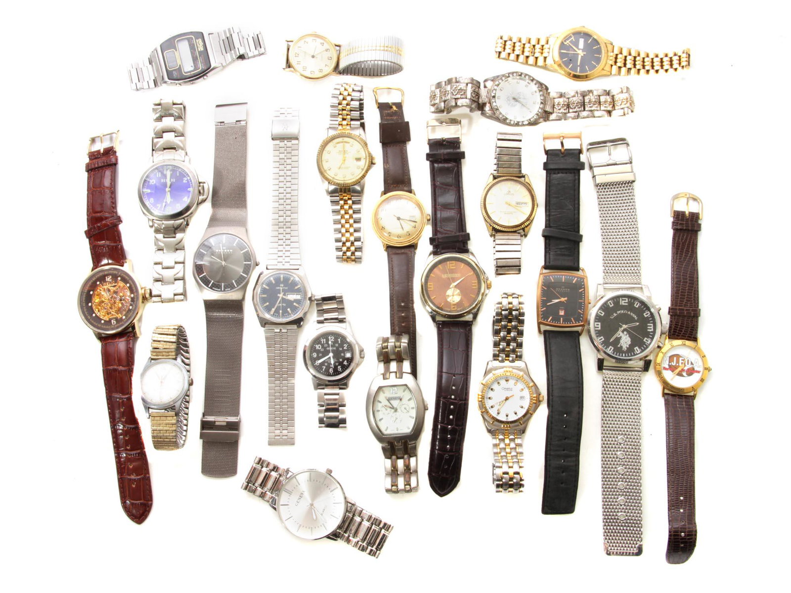 A LOT OF VINTAGE WRISTWATCHES PULSAR: A lot of vintage and unisex wristwatches from different famous manufacturers, include Quartz watch, Pulsar watch, Skagen watch, Geneva watch and others watches with straps and bracelets from various m