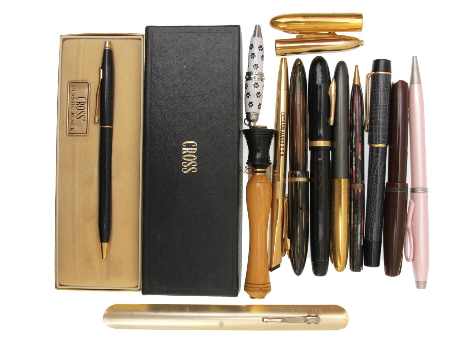 A LOT OF VINTAGE FOUNTAIN AND BALLPOINT PEN: A lot of vintage fountain and ballpoint pens include ballpoint pen by Cross, fountain Cushon Point pen 14KT by Conklin, fountain pen by Sheaffer, fountain pen by Stypen, and others. Dimensions: Smalle