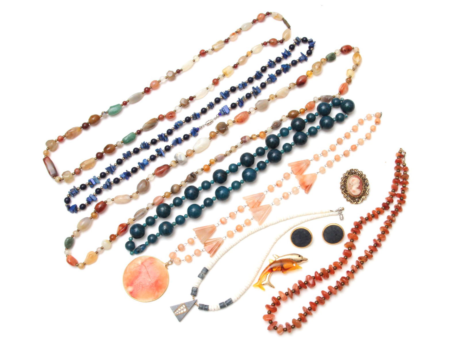 A LOT OF TEN JEWELRY NECKLACES & EARRINGS: This is a lot of vintage assorted necklaces. Included: a vintage coral necklace BOHO style composed of blue denim stone and white shell beads with a pretty triangular pendant, a beautiful Agate neckla