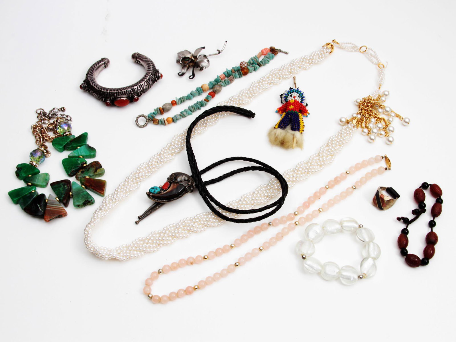 A VINTAGE JEWELRY NECKLACE BROOCH SILVER: A lot of vintage jewelry items. Included: a vintage sterling silver tribal bracelet with Carnelian stone incrustations made in Israel marked 925, one silver ring marked MEX 925, a flower shaped silver