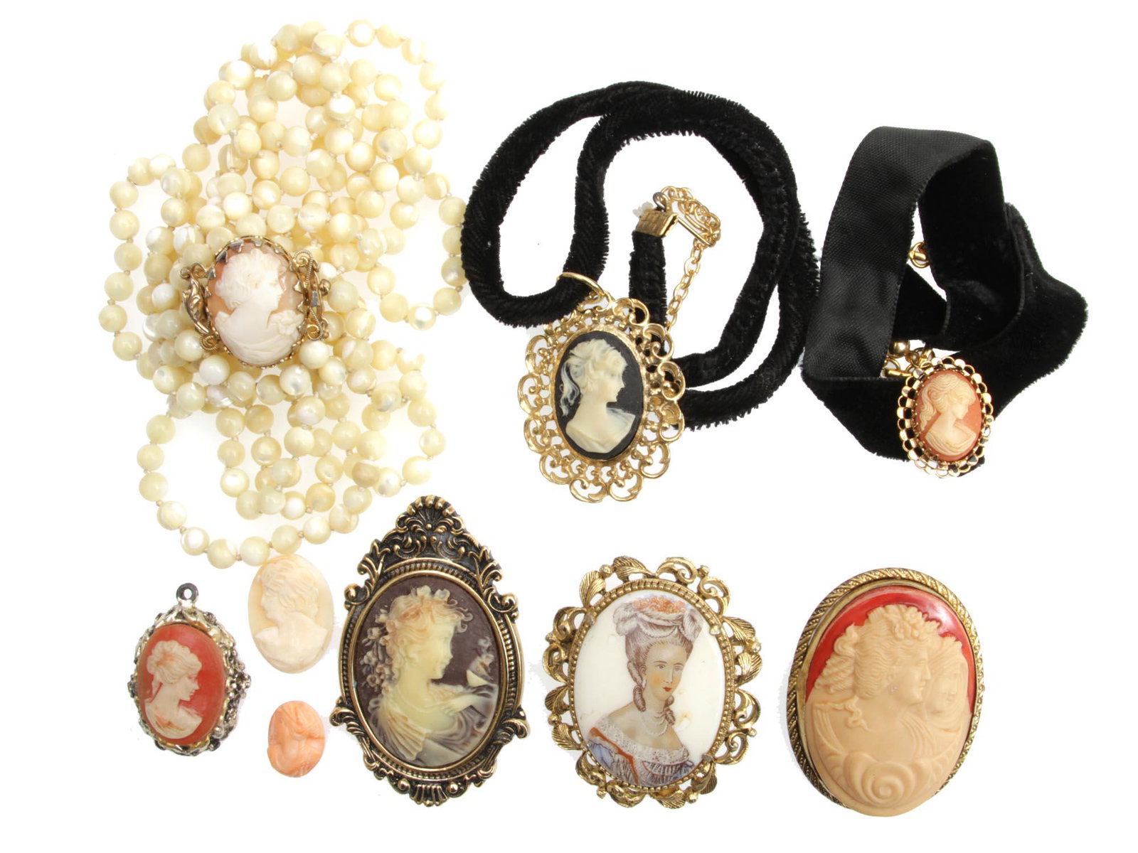 A LOT OF VINTAGE CUSTOM JEWELRY CAMEO: The lot includes: long mother-of-pearl beads with a metal clasp embellished with a cameo, two velvet chokers decorated with cameos, two oval cameo brooches, and a brooch with a miniature depicting a l