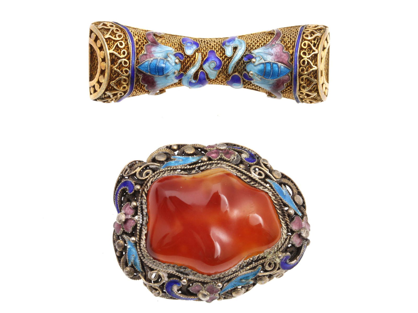 A VINTAGE CHINESE BRASS SILVER ENAMEL BROOCH: A lot of vintage custom jewelry items included two vintage brooches marked on the back. The first brooch is from brass carved in chain armor style, adorned with enameled blue patterns, with two blue-p