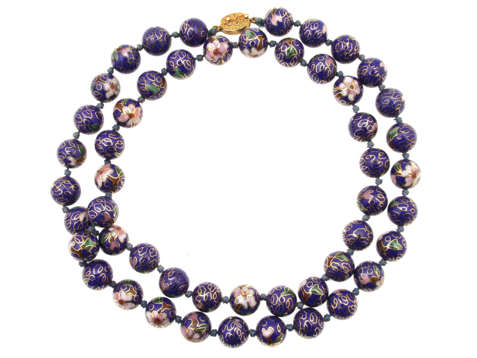 A VINTAGE CHINESE JEWELRY NECKLACE LAPIS LAZULI: A vintage custom jewelry Chinese Lapis lazuli beads necklace adorned with floral patterns with pink flowers, green leaves, and gold-colored contour lines. Dimensions: L: 30 in.
