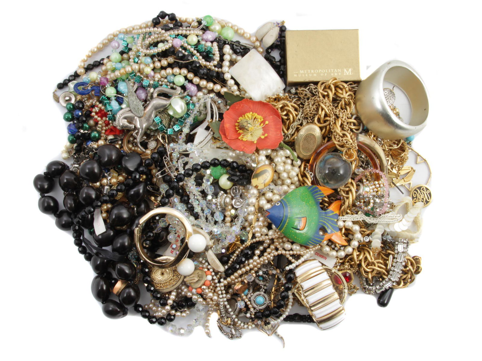 A LARGE LOT OF VINTAGE CUSTOM JEWELRY ITEMS: A large lot of various assorted vintage custom jewelry items. Included: gold tone and silver tone items, necklaces, pendants, bracelets, earrings, brooches, and tiger figurine from The Metropolitan Mu