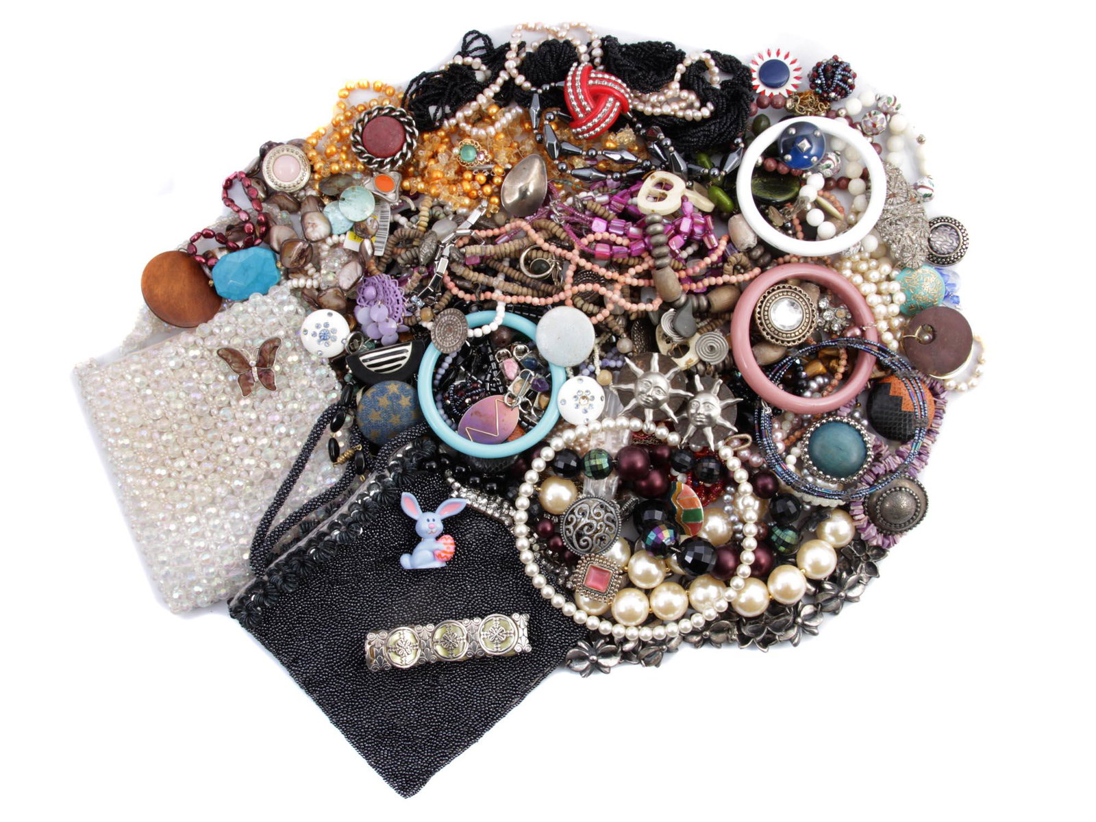 A LARGE LOT OF VINTAGE CUSTOM JEWELRY ITEMS: A large lot of various vintage custom jewelry items. Included: purses, necklaces, pendants, bracelets, earrings, and brooches from various materials such as beads, crystals, plastic, wood, metal, pear