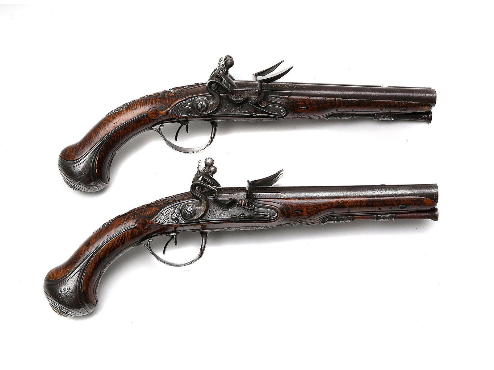 A PAIR OF 18TH CEN. FLINTLOCK PISTOLS BY LORAIN: A pair of 18th-century flintlock hunting double-barrel gilt pistols, Damask barrels decorated with flowers and foliage, marked with gold inlaid letters: "The Lorain In Valencia - Twisted Cannon", cali
