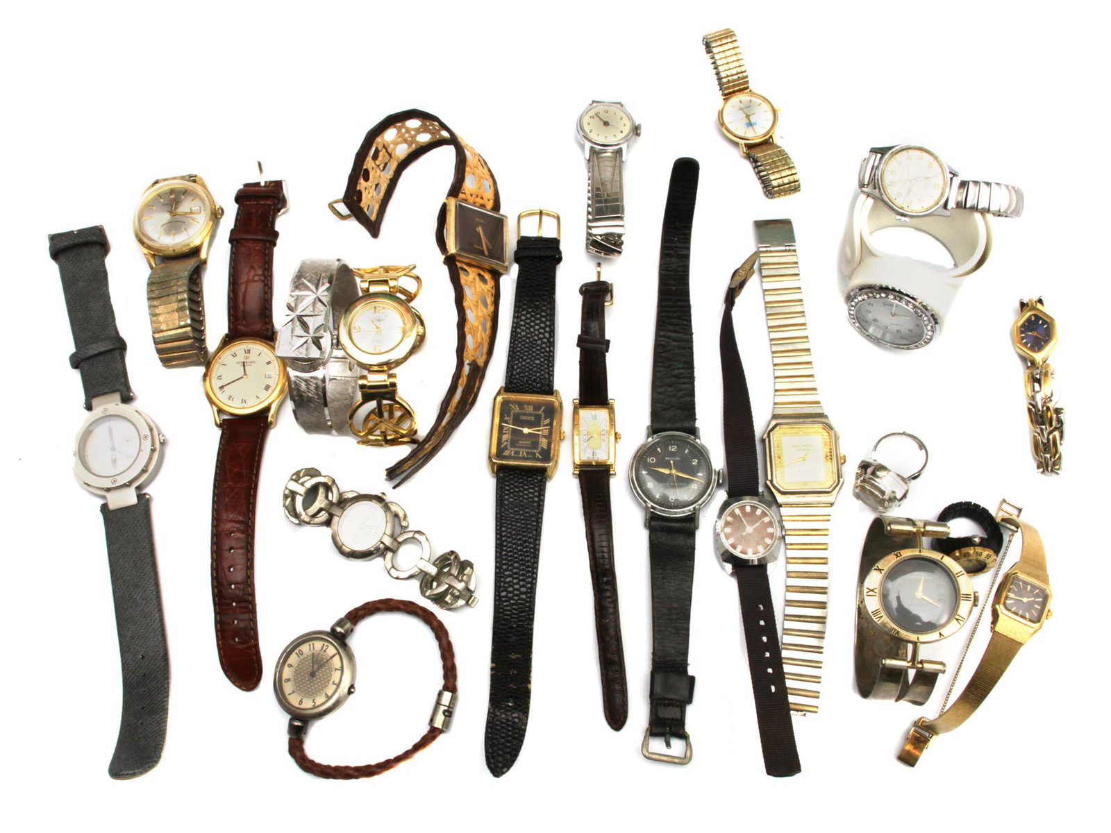 A SET OF 22 VINTAGE WRISTWATCHES: The lot includes 22 vintage ladies' wristwatches of various models, with metal and soft bracelets. The set also includes two watch rings. Dimensions: Various sizes.