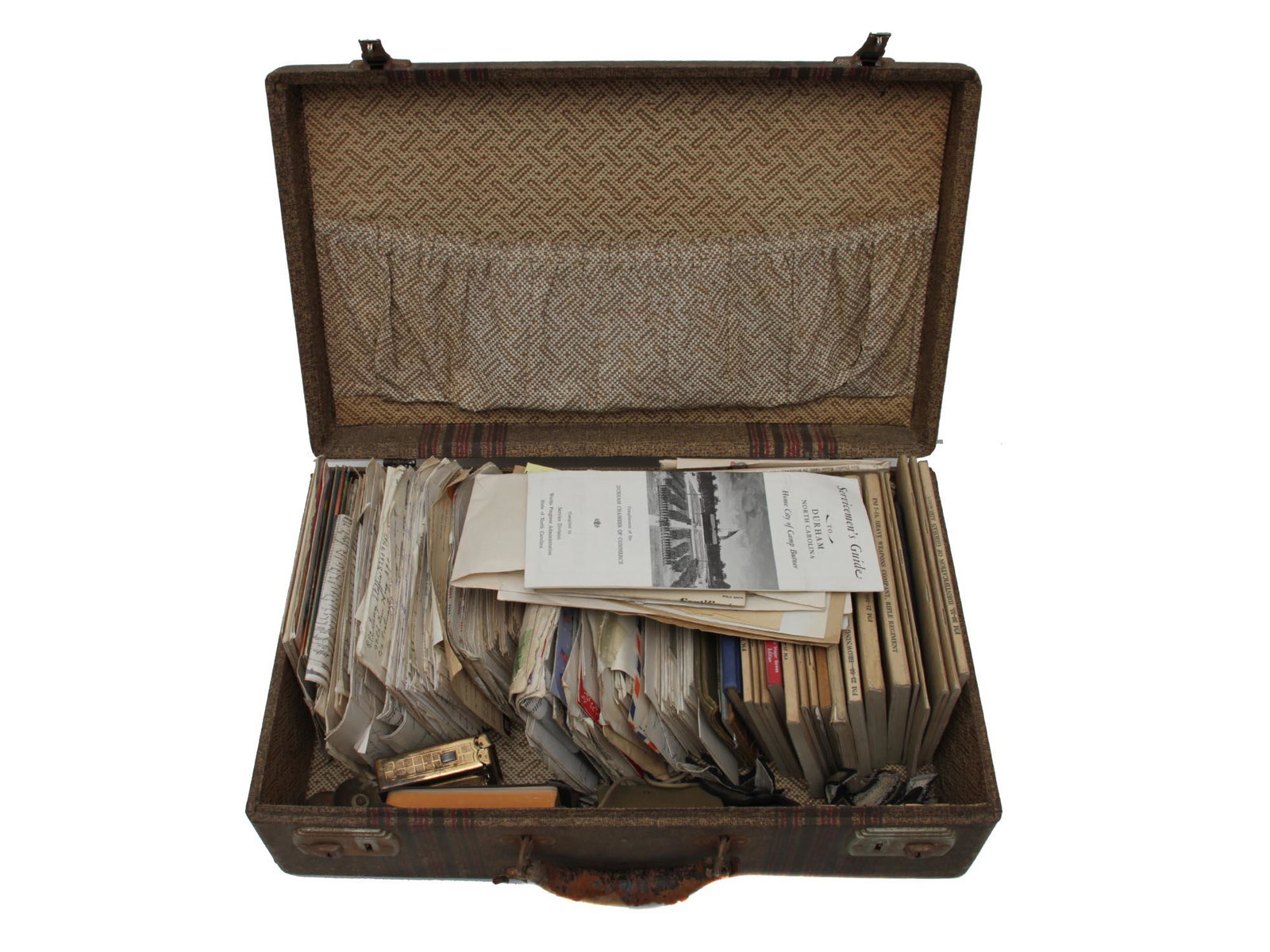 A LOT OF VINTAGE AMERICAN DOCUMENTS IN A SUITCASE (1 of 6)