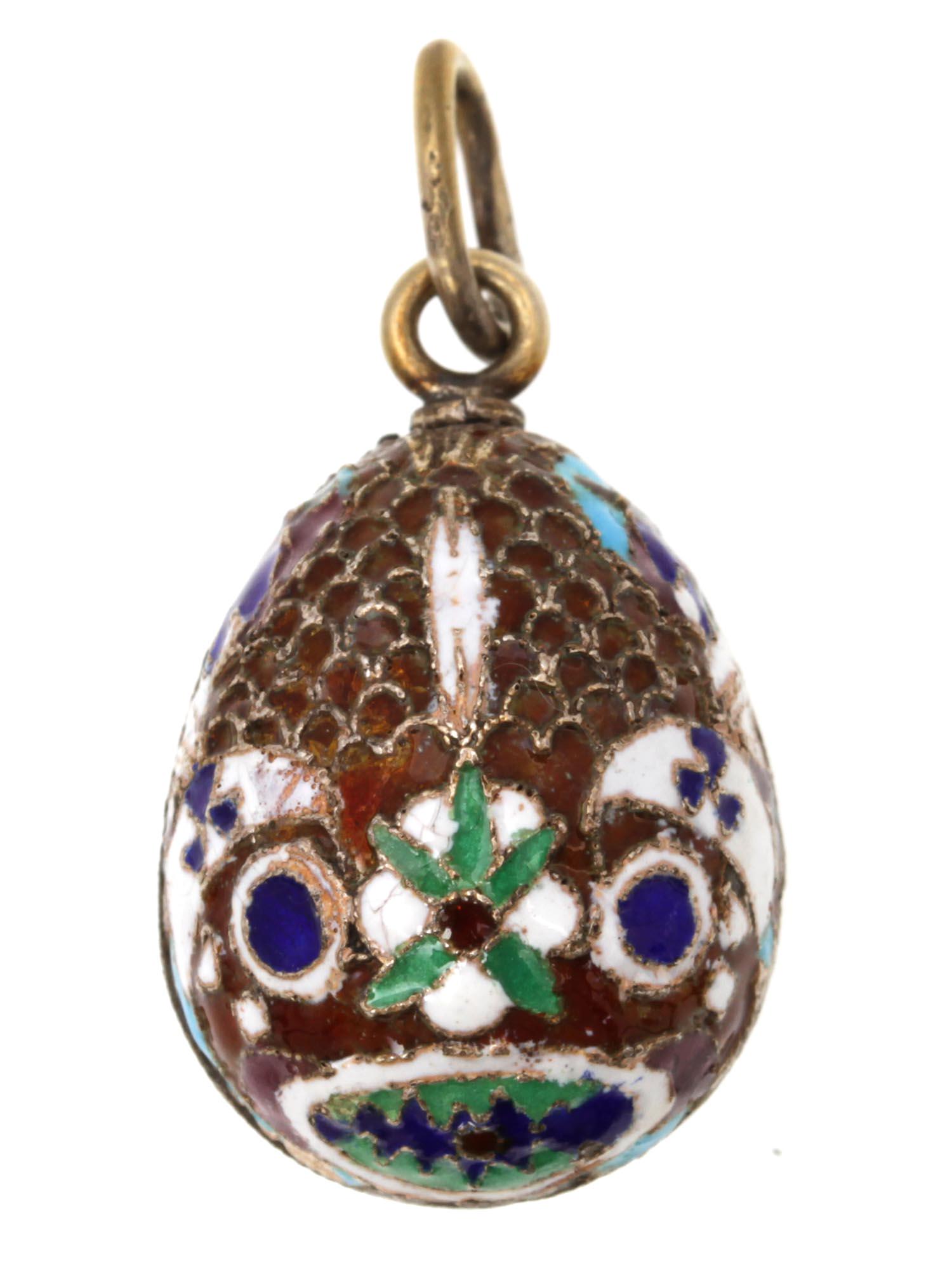 A RUSSIAN 88 SILVER ENAMELED EGG PENDANT (1 of 6)
