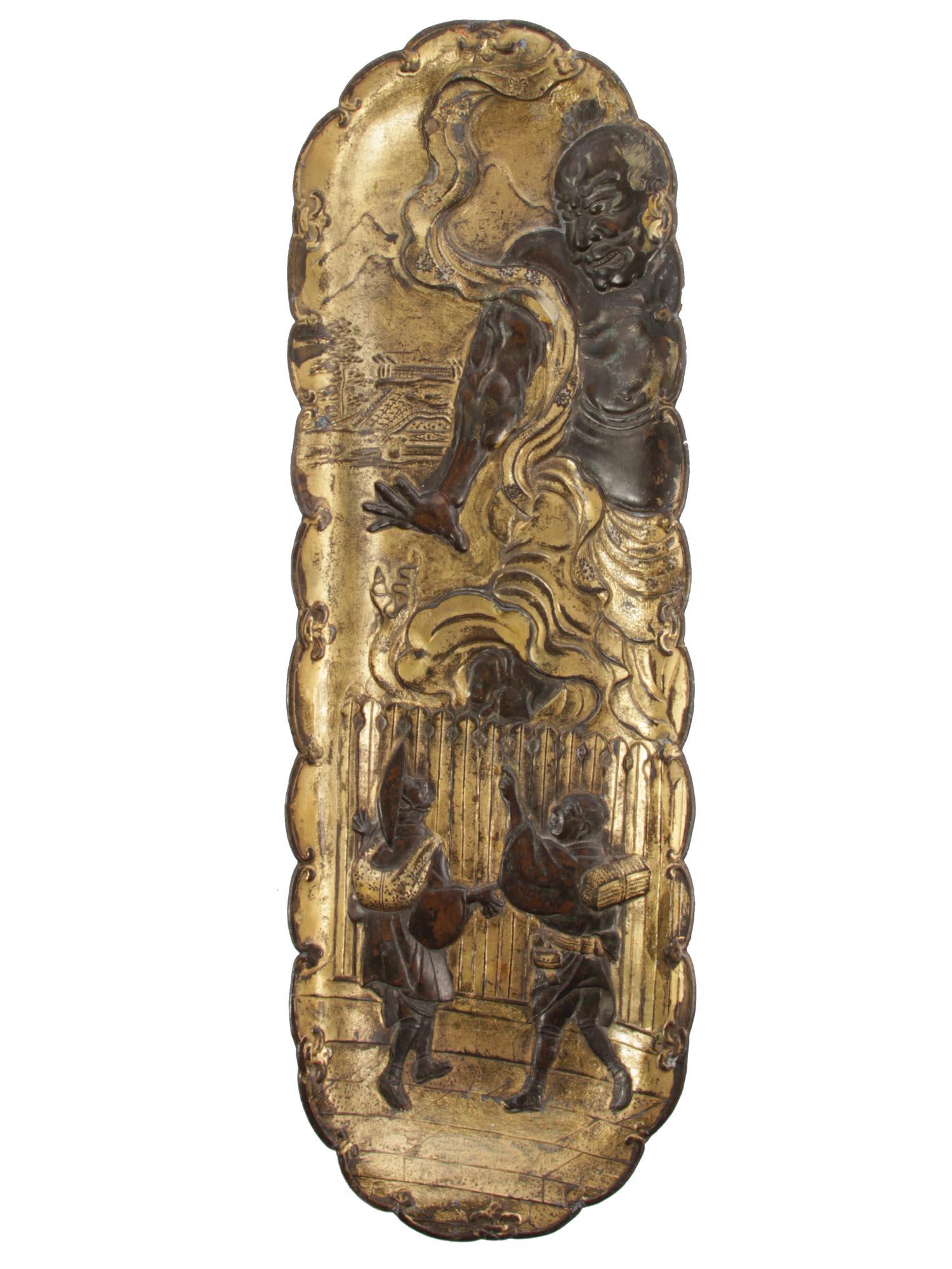 AN ANTIQUE JAPANESE CARVED SERVING TRAY (1 of 3)