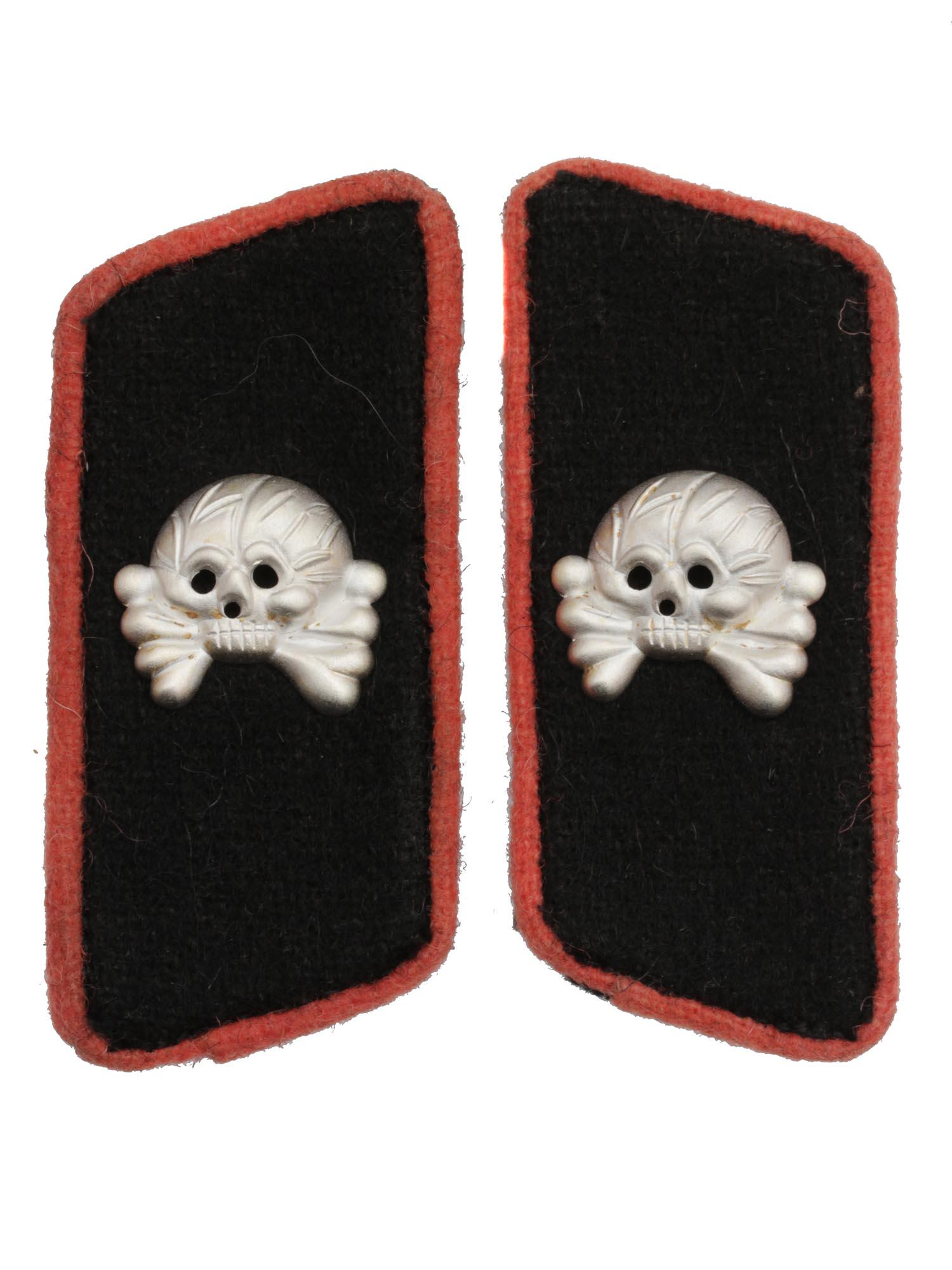 A SET OF TWO GERMAN WWII PANZER COLLAR TABS (1 of 2)