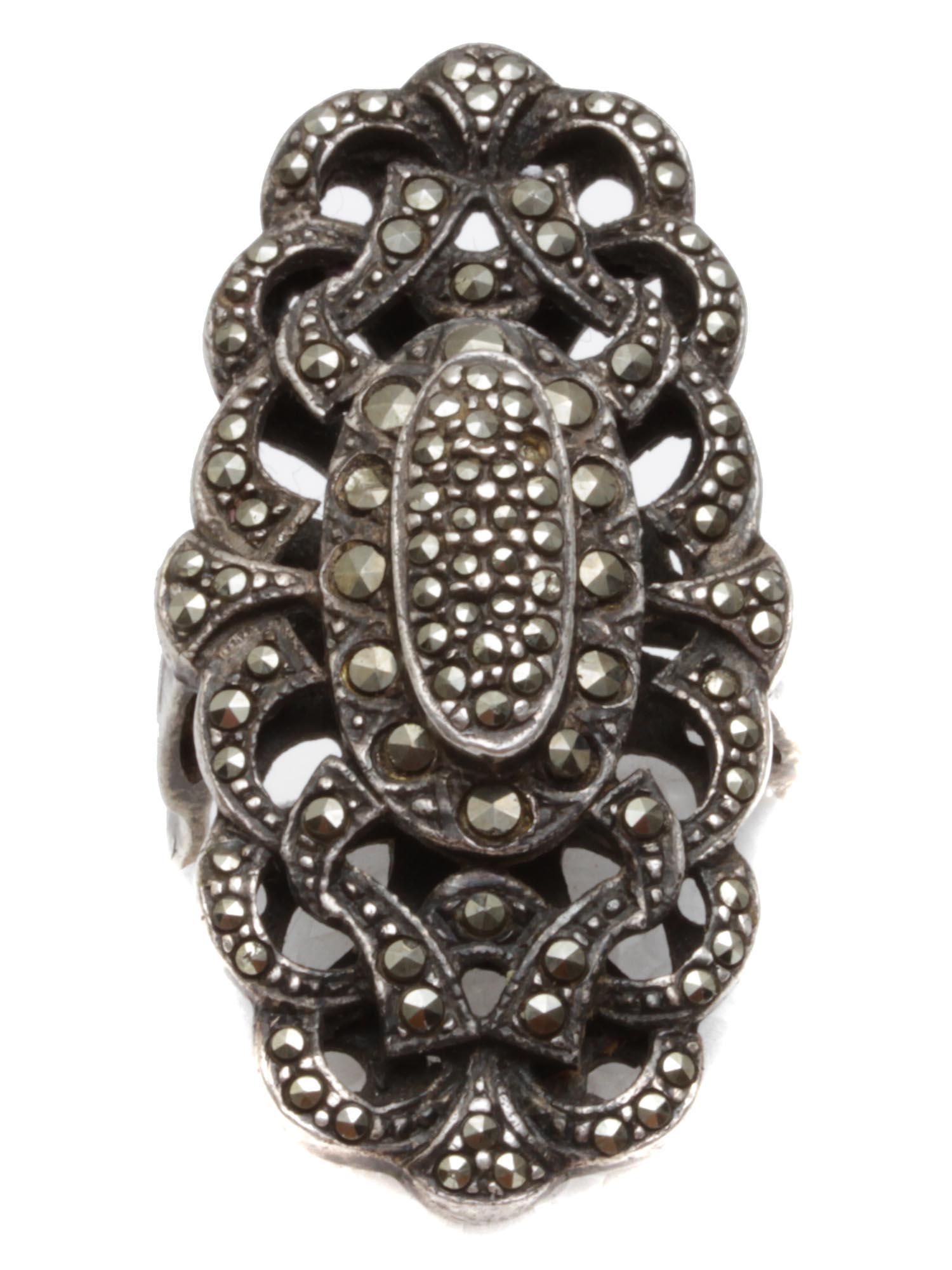 A VINTAGE STERLING SILVER MARCASITE RING (1 of 2)