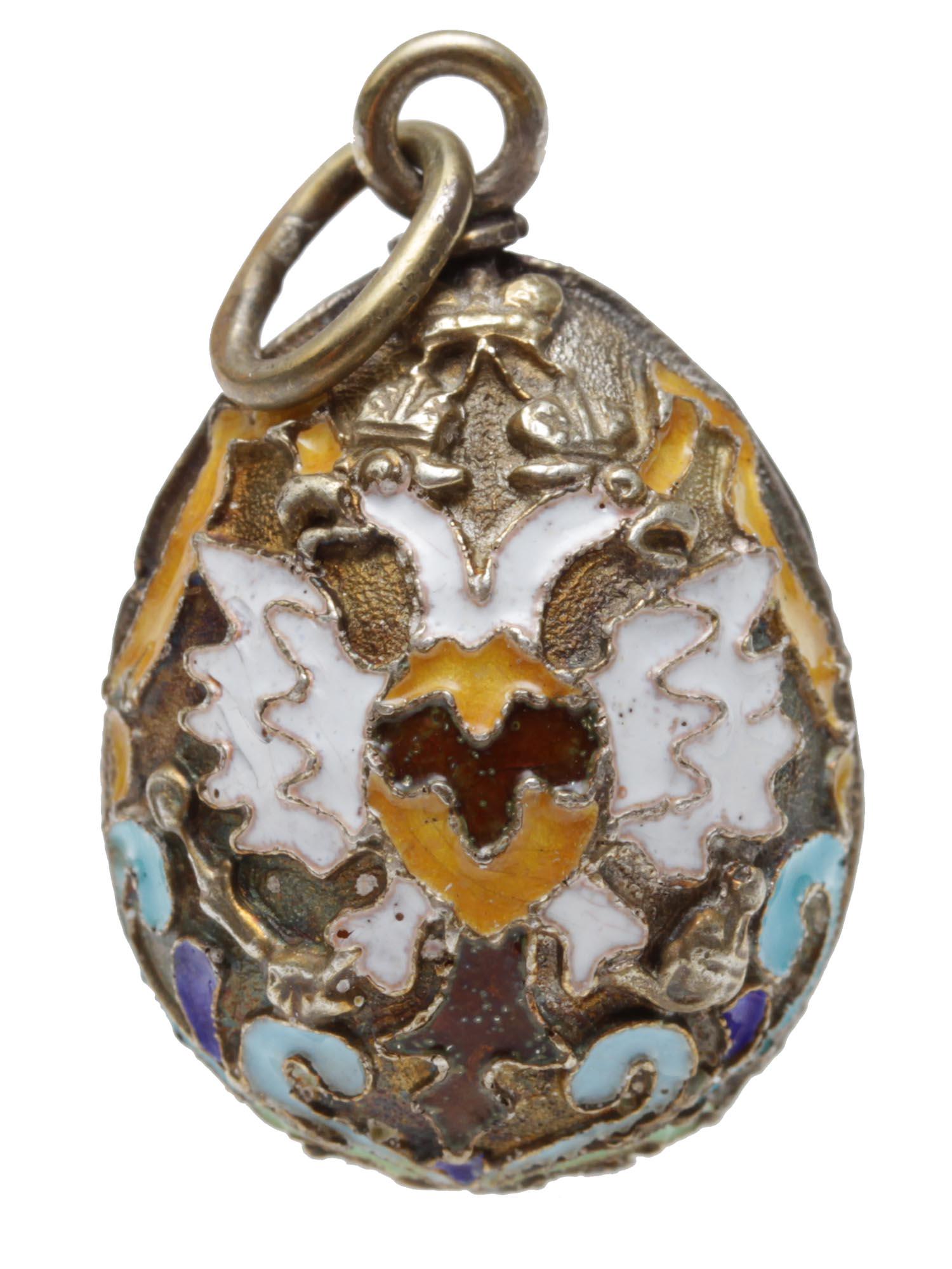 A RUSSIAN 84 SILVER ENAMELED EGG PENDANT (1 of 5)